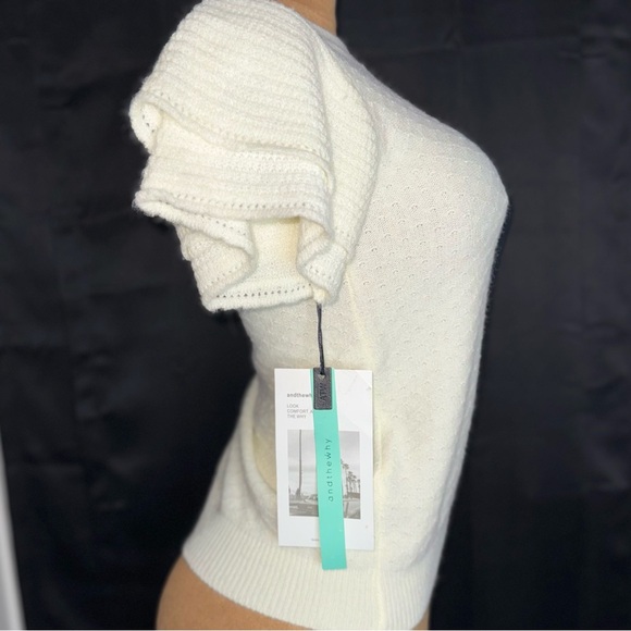 💰⬇️ Cream Knit Short Sleeve Sweater 
NWT Size S - Picture 2 of 13